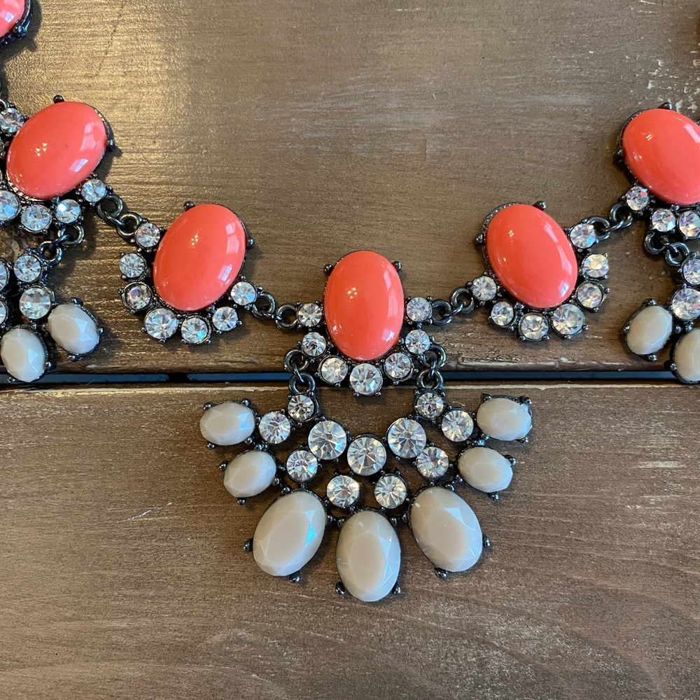 BAUBLE BAR STATEMENT NECKLACE - Picture 2 of 3